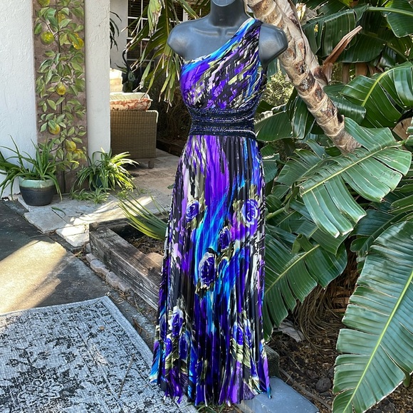 betsy and Adam floral beaded and pleated satin maxi dress - Picture 4 of 8